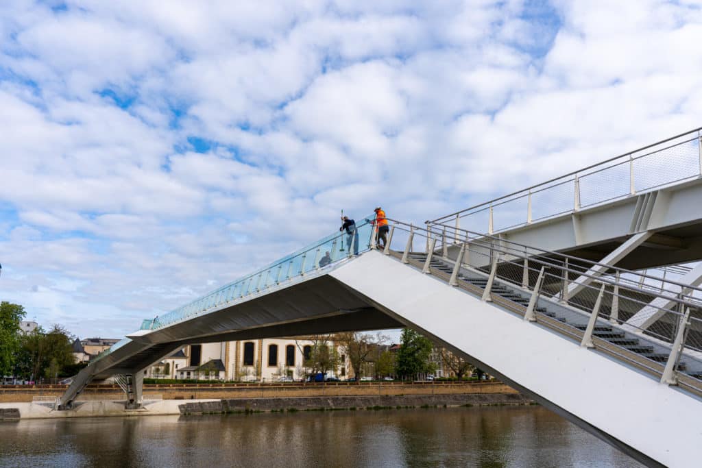 La Ville de Thionville fait confiance à VALO'Propreté pour la vitrerie de la Passerelle de l'Europe