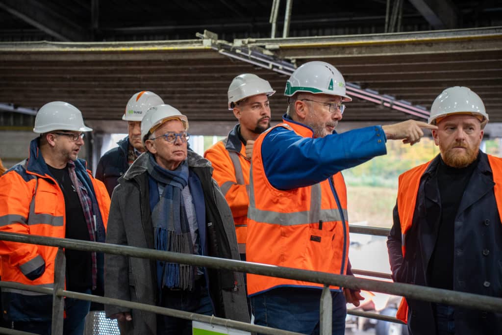 Photo de Patrick Archen, responsable du site Maxival, qui présente le centre grâce à une visite et des explications détaillées. 