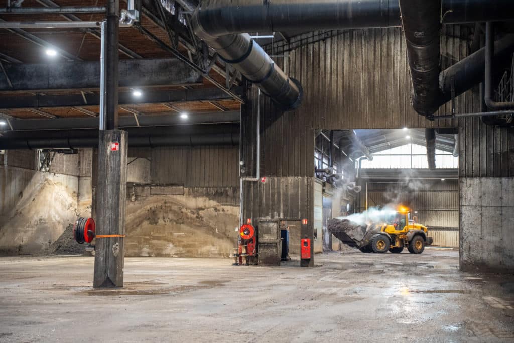 Photo du compost réalisé à base d'ordures ménagères au centre de traitement des déchets de Maxival 