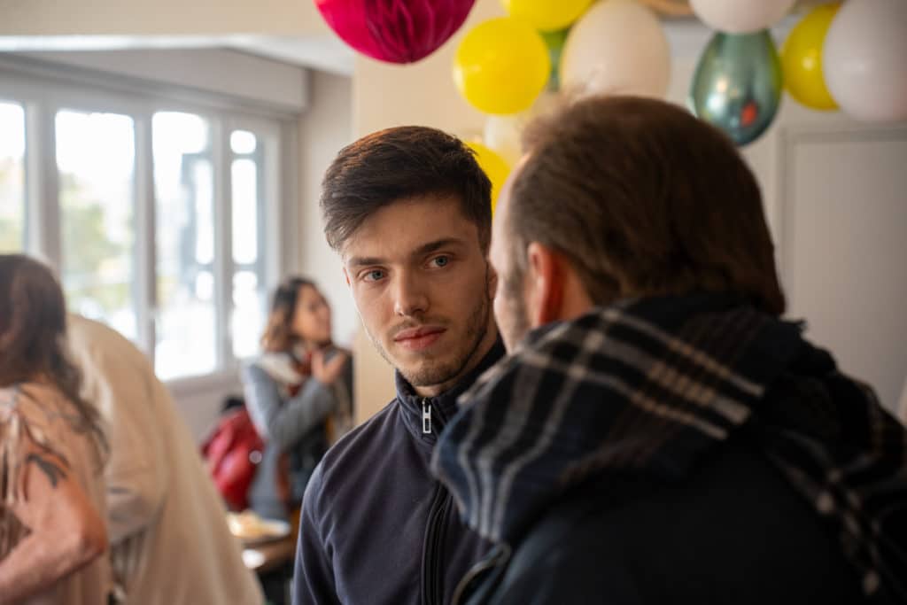 Photo de Théo Mazzei, assistant chargé de développement au sein de La Conciergerie Solidaire, lors de l'anniversaire de l'entreprise d'insertion. 