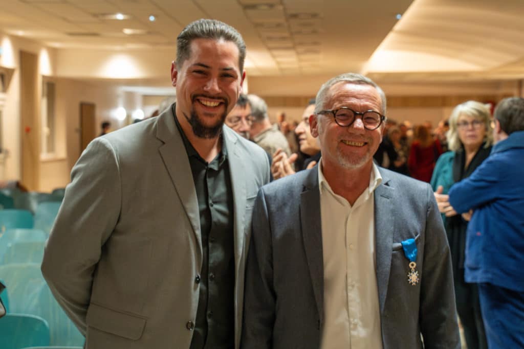 Photo de Philippe Lerouvillois, PDG du groupe VALO', aux côtés de Quentin Ehlinger, directeur général adjoint, lors de la cérémonie de remise d'Ordre National du Mérite.