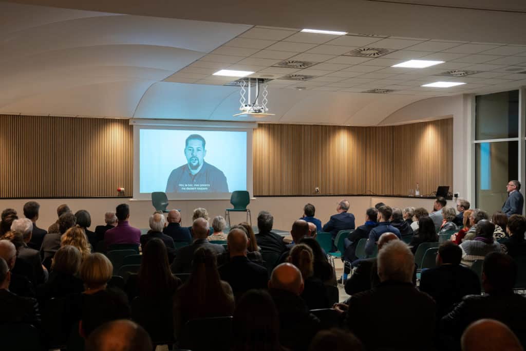 Photo de la salle lors de la cérémonie de remise de l'Ordre National du Mérite de Philippe Lerouvillois, PDG du groupe VALO'. 