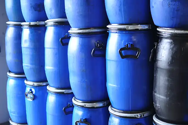 futs-collecte Les bidons que VALO'Prest utilise pour sa collecte d'huile de friture usagée